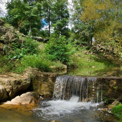 Cascada en la Posada Loma del Tigre